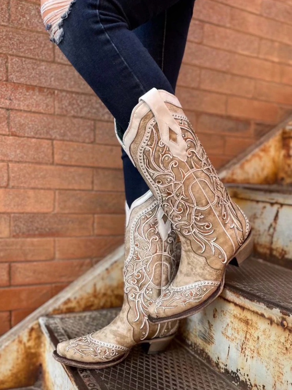 NWT Corral White Overlay Crystal Studded Snip Toe Cowgirl Boots